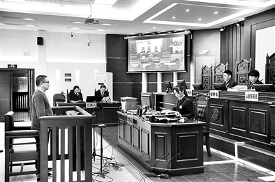 圖為王志海受賄、濫用職權案一審庭審現(xiàn)場。朱丹萍 攝